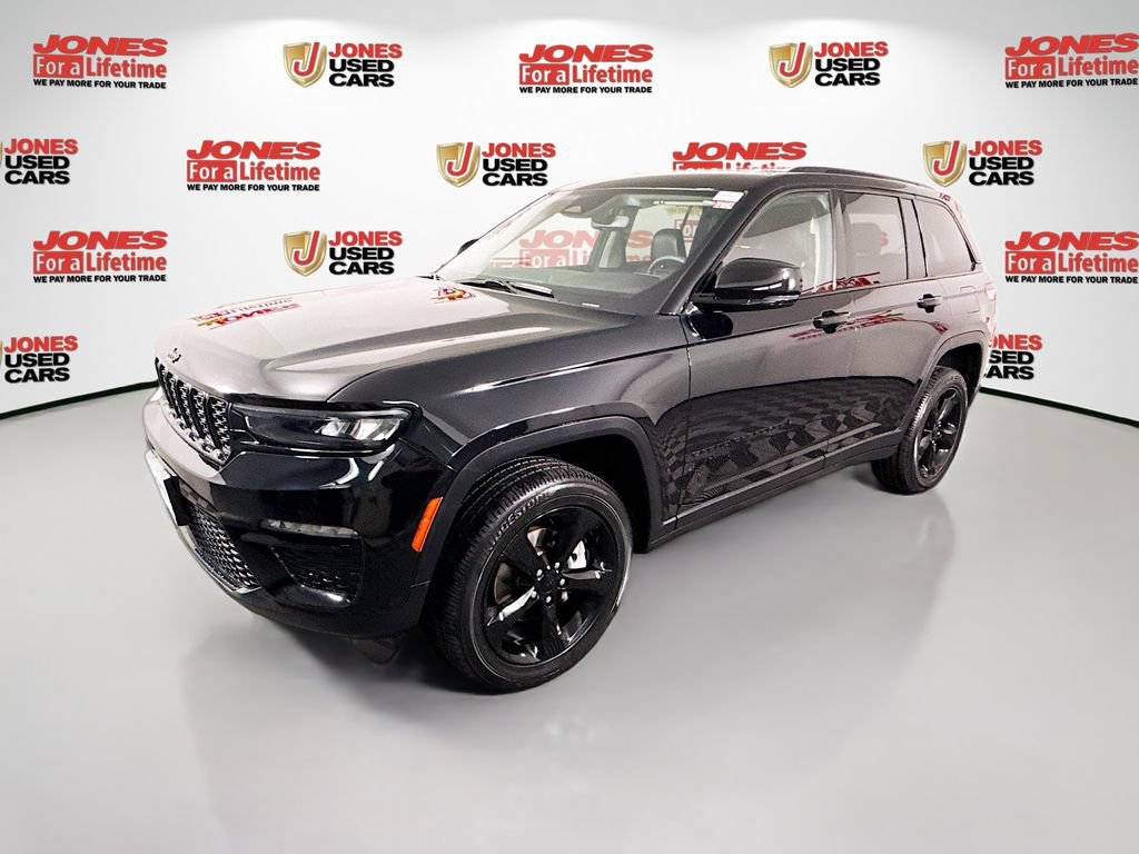 Used 2023 Jeep Grand Cherokee Limited w/ Black Appearance Package AWD/4WD image 14