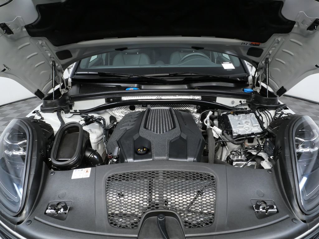 Certified 2024 Porsche Macan image 33