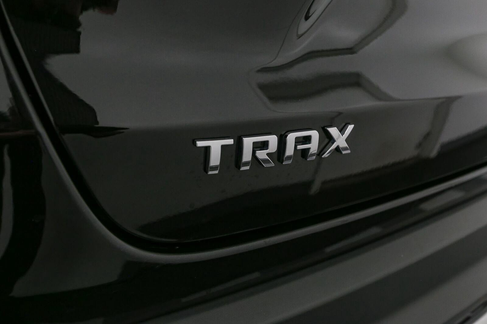 Used 2025 Chevrolet Trax LT FWD image 10
