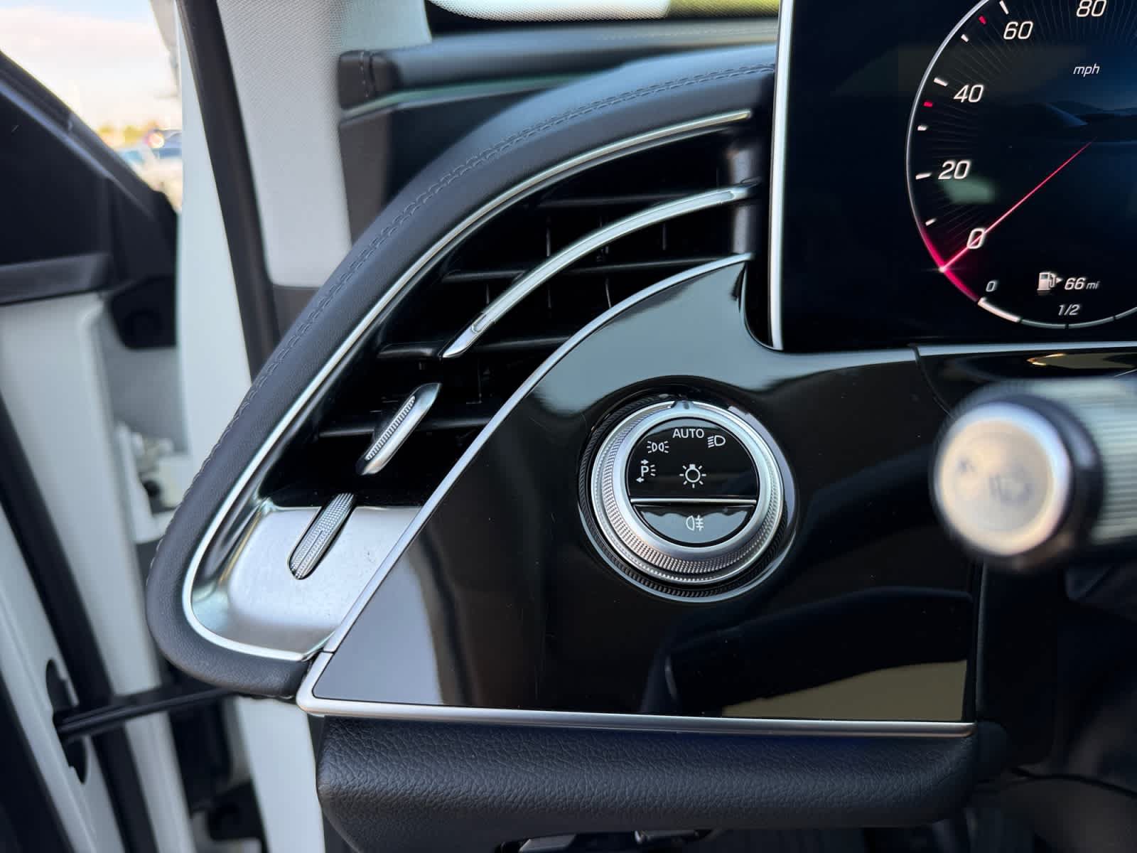 Used 2025 Mercedes-Benz E 350 Sedan image 25