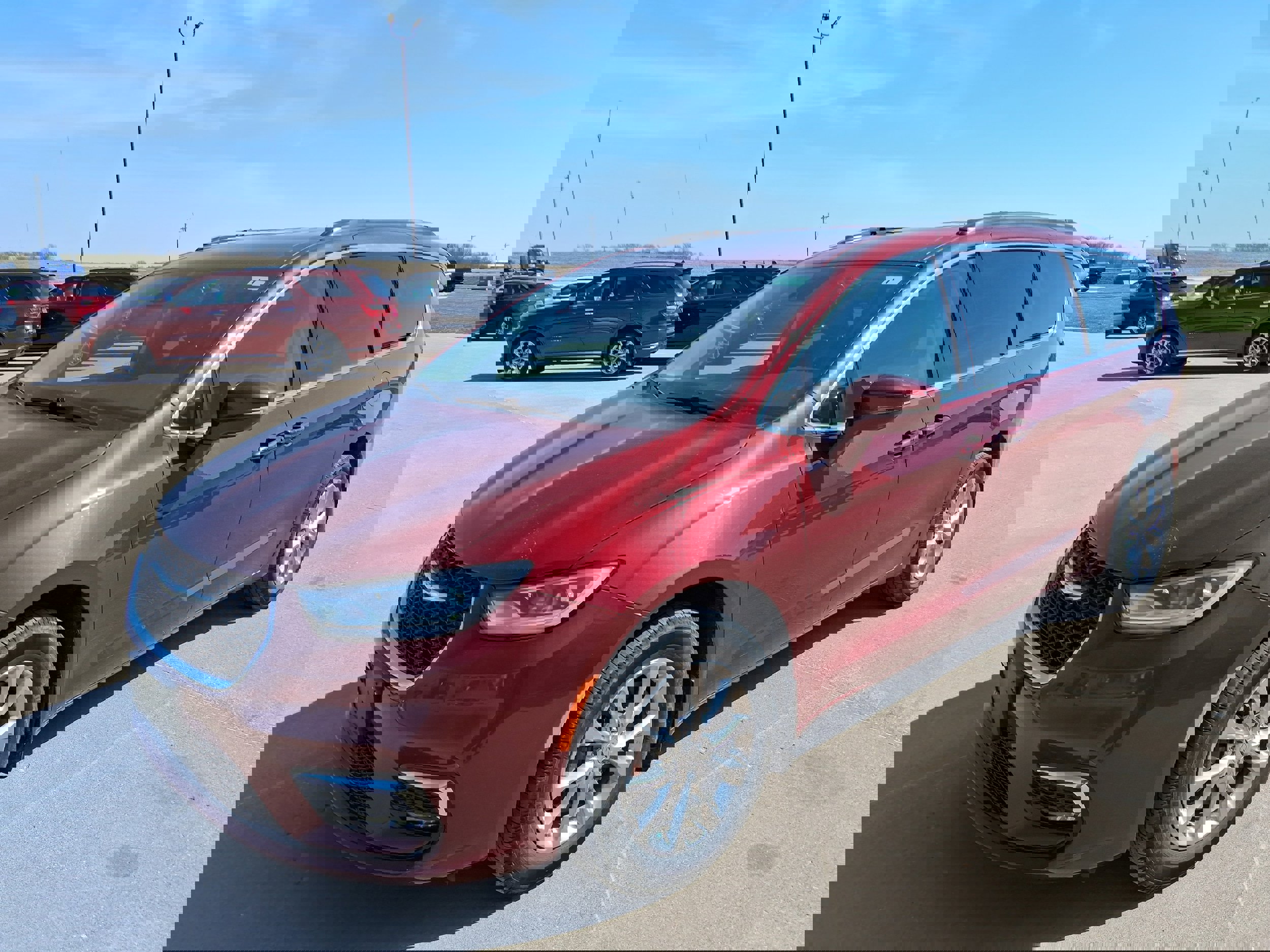 Used 2022 Chrysler Pacifica Touring-L AWD/4WD image 2