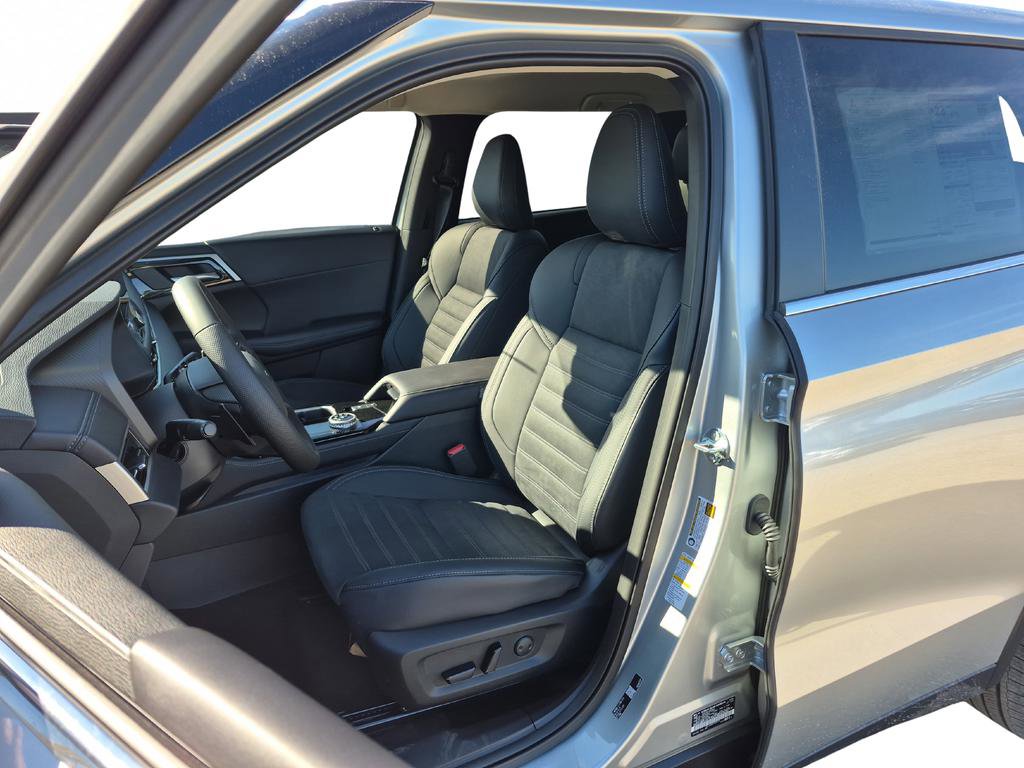 New 2026 Mitsubishi Outlander SE image 16