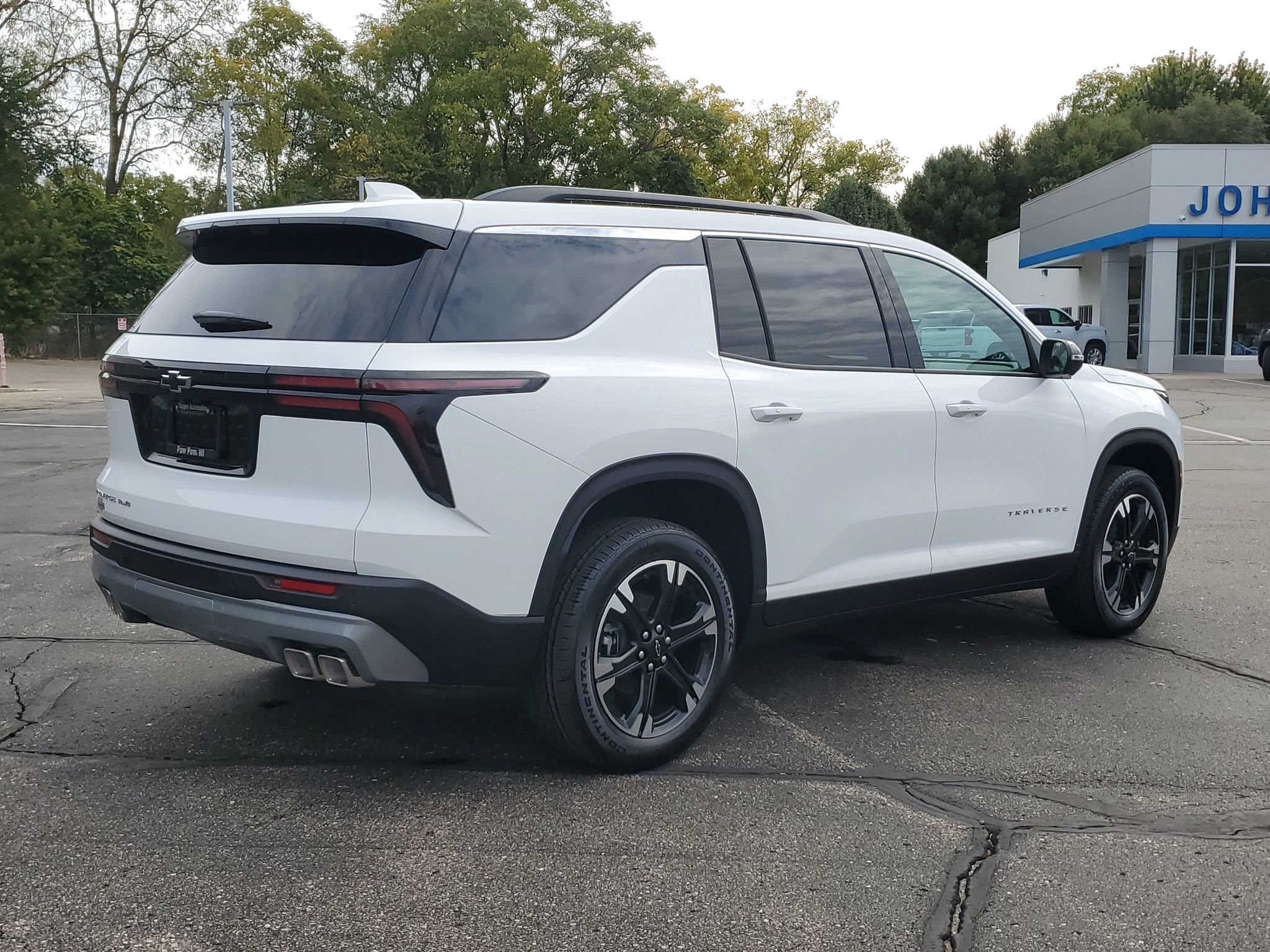 New 2027 Chevrolet Traverse LT w/ Driver Confidence Package AWD/4WD image 4