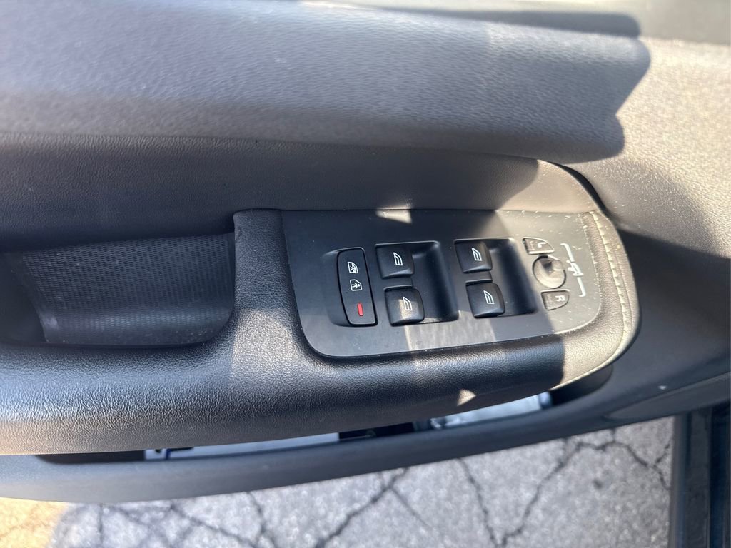Used 2018 Volvo XC60 T5 R-Design w/ Convenience Package image 25