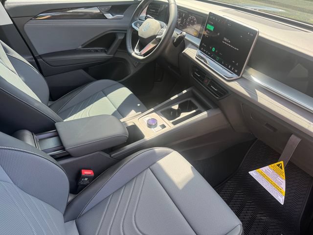 New 2026 Volkswagen Tiguan SE FWD image 12