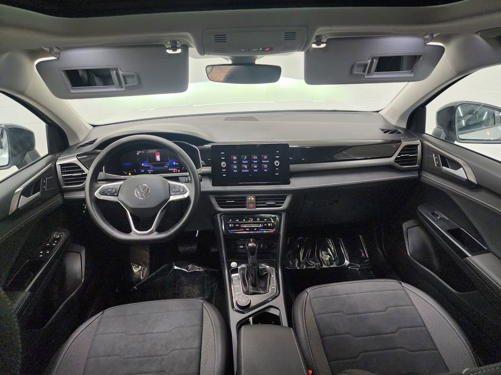 Used 2025 Volkswagen Taos SE image 29