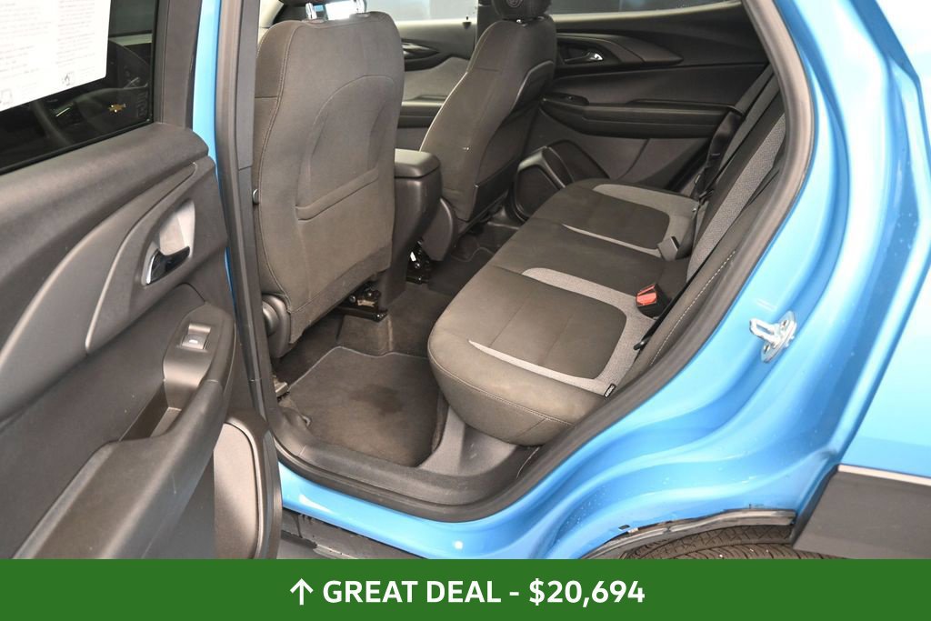 Used 2025 Chevrolet TrailBlazer LT AWD/4WD image 17