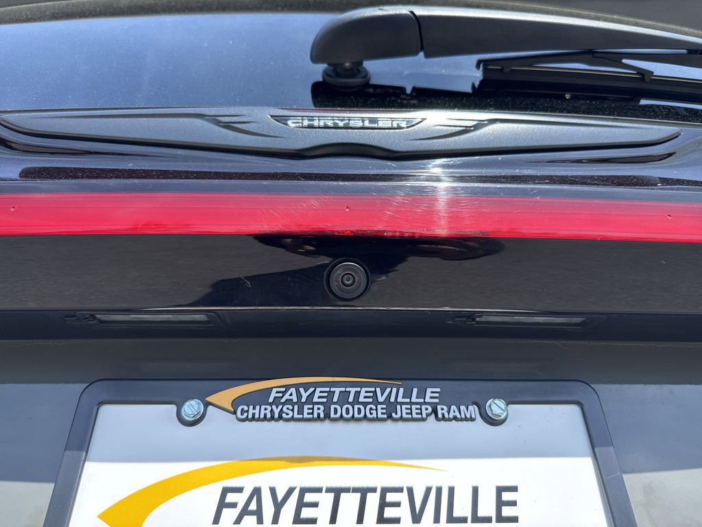 Used 2025 Chrysler Pacifica Limited image 27