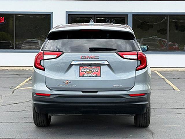 Used 2023 GMC Terrain SLE w/ LPO, Floor Liner Package AWD/4WD image 9