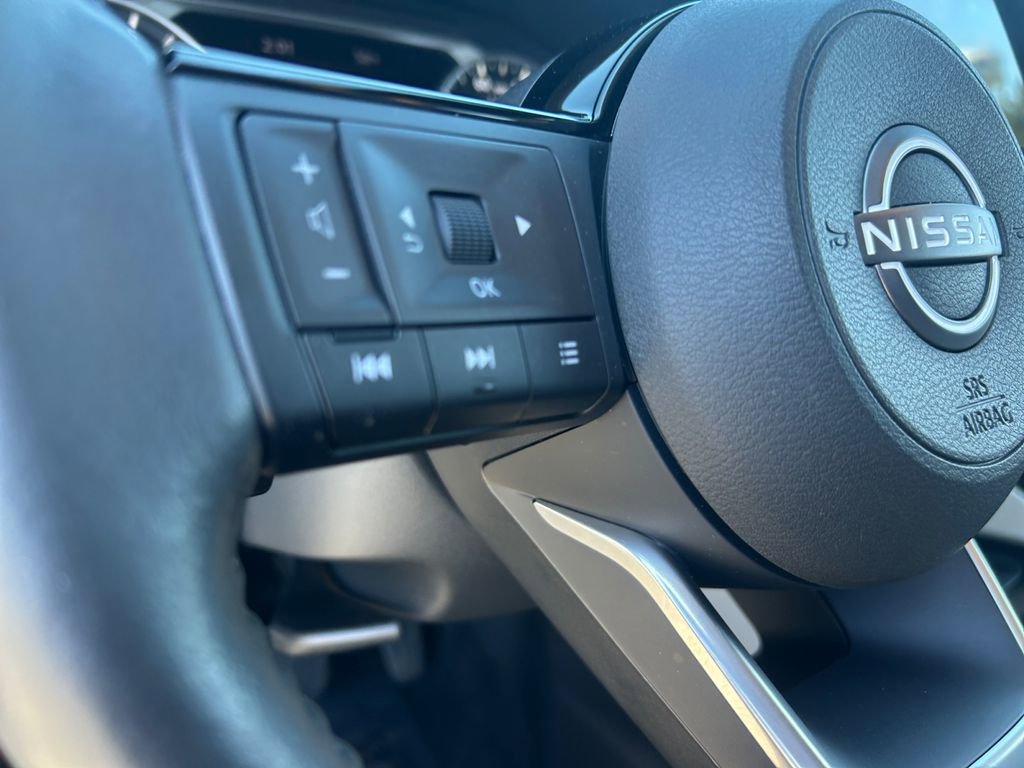 Used 2023 Nissan Rogue SL w/ SL Premium Package image 17