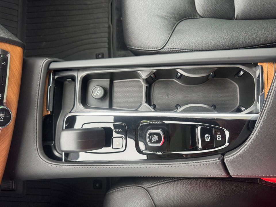 Certified 2023 Volvo XC90 T8 Plus w/ Protection Package Premier image 20