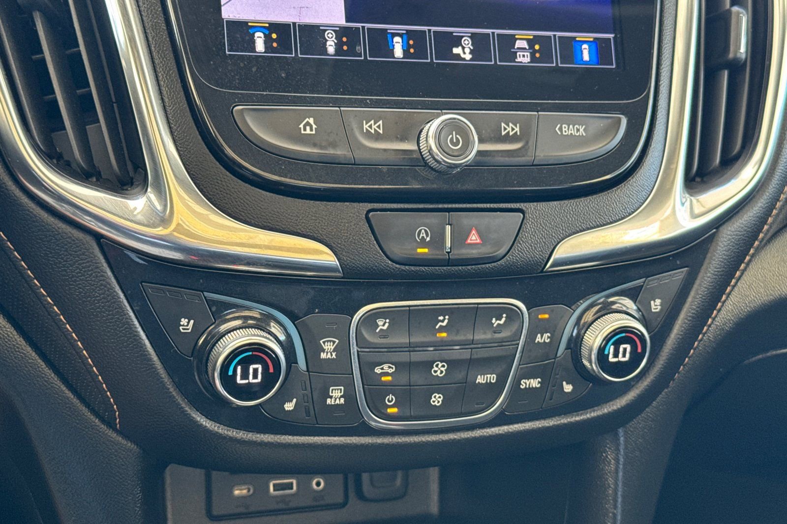 Used 2022 Chevrolet Equinox Premier AWD/4WD image 21