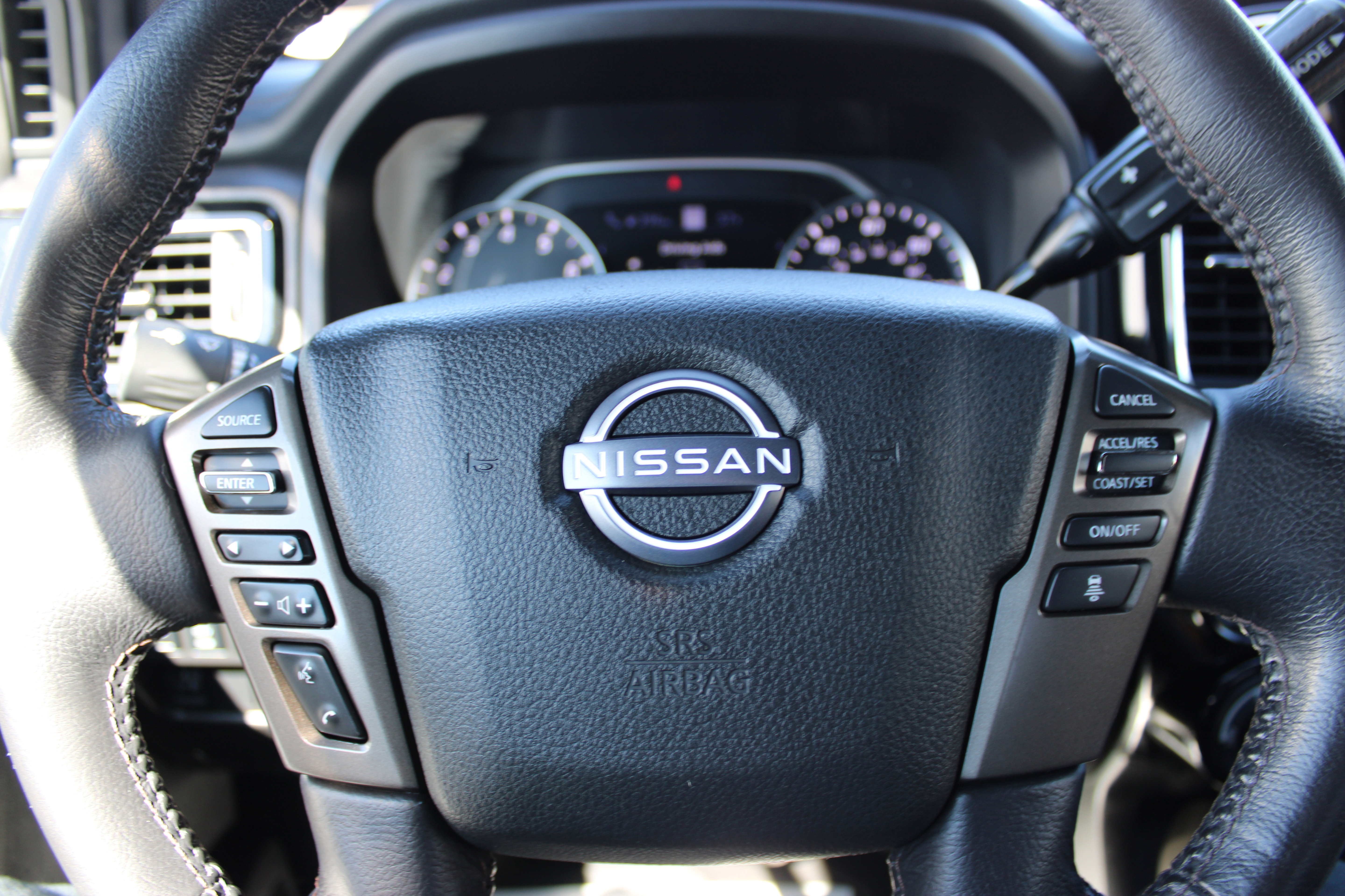 Certified 2023 Nissan Titan Platinum Reserve w/ Moonroof Package image 29