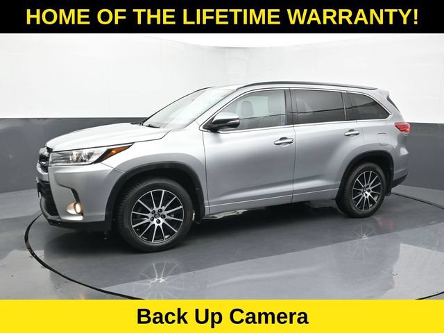 Used 2017 Toyota Highlander SE AWD/4WD image 3