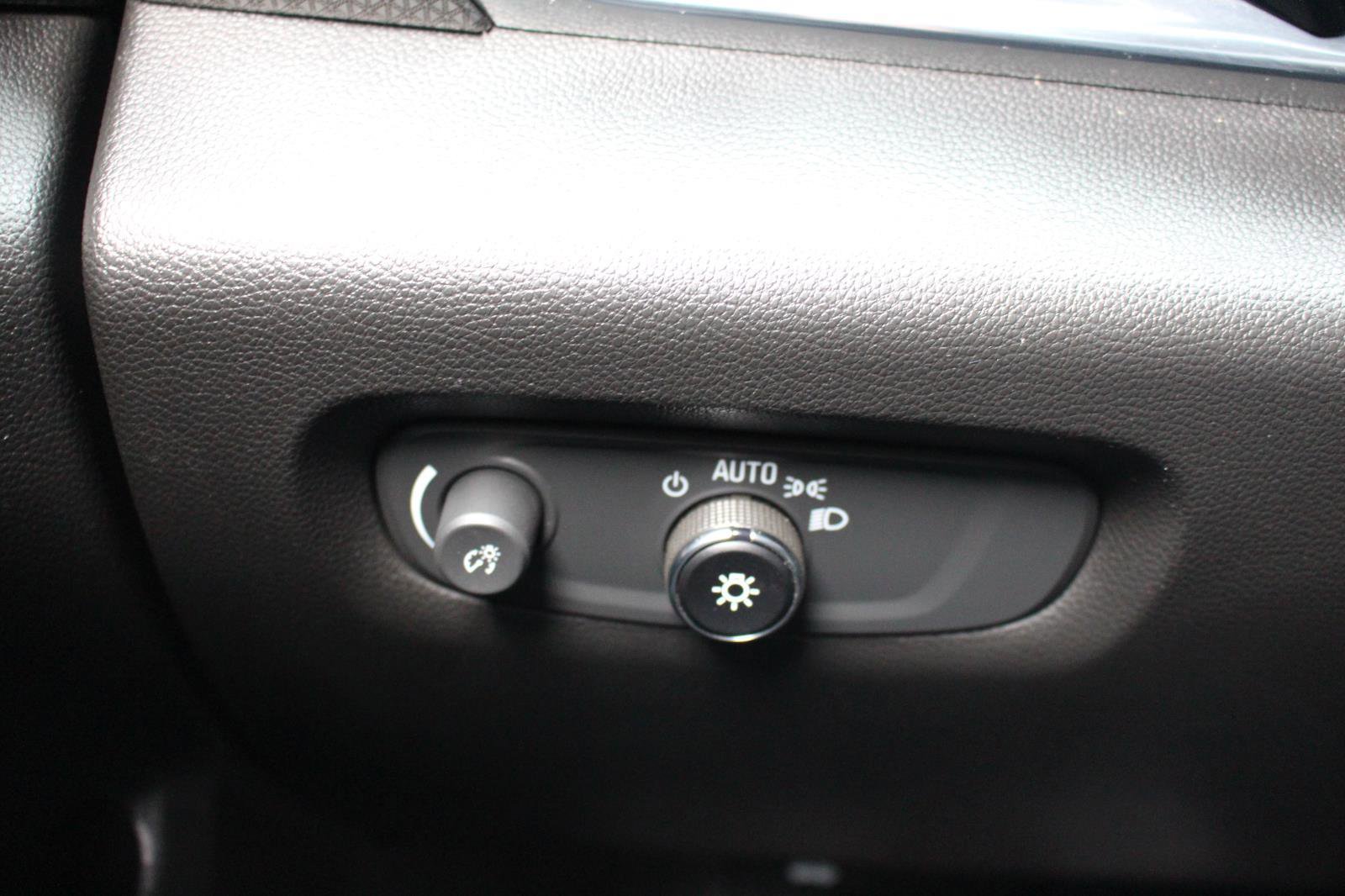 Used 2023 Chevrolet Traverse Premier w/ Redline Edition image 29