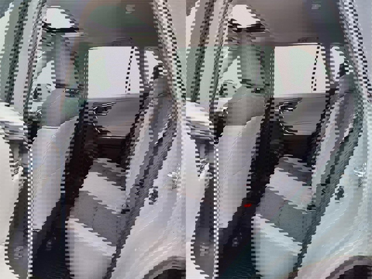 Used 2022 Toyota RAV4 XLE w/ Convenience Package image 12