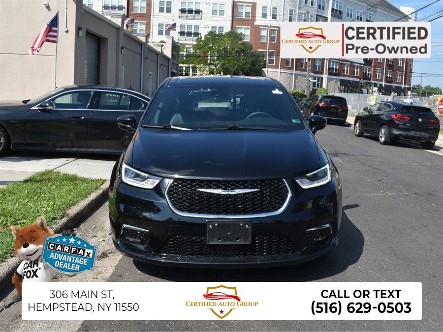 Used 2025 Chrysler Pacifica Select