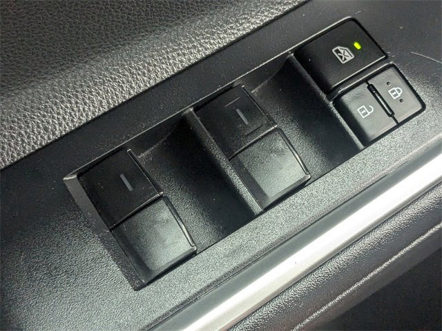 Used 2023 Toyota Highlander L image 26