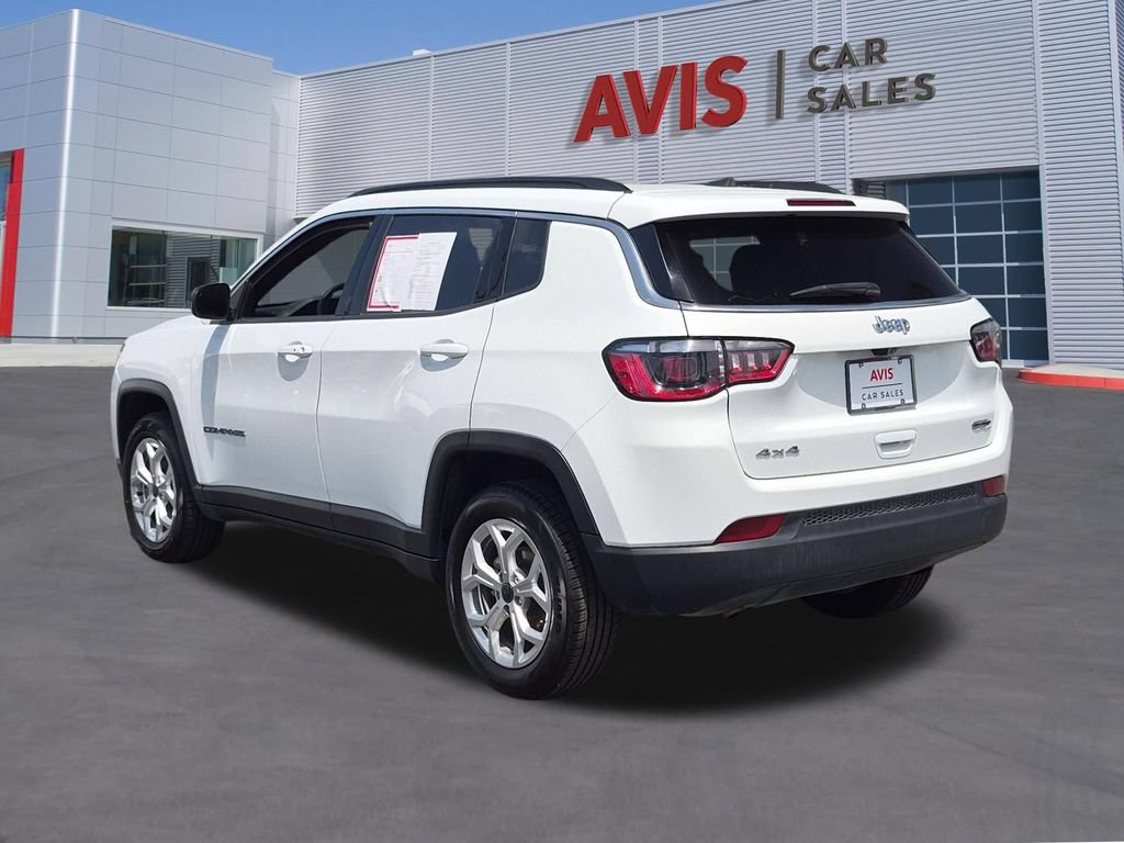 Used 2025 Jeep Compass Latitude w/ Sun & Sound Group AWD/4WD image 9