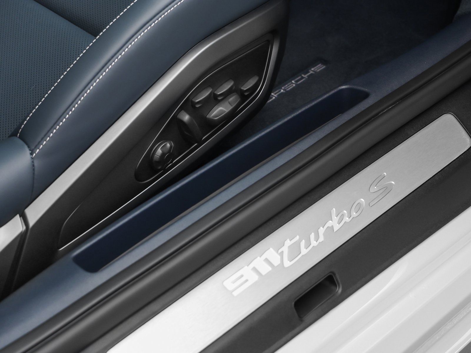 Certified 2025 Porsche 911 Turbo S image 34