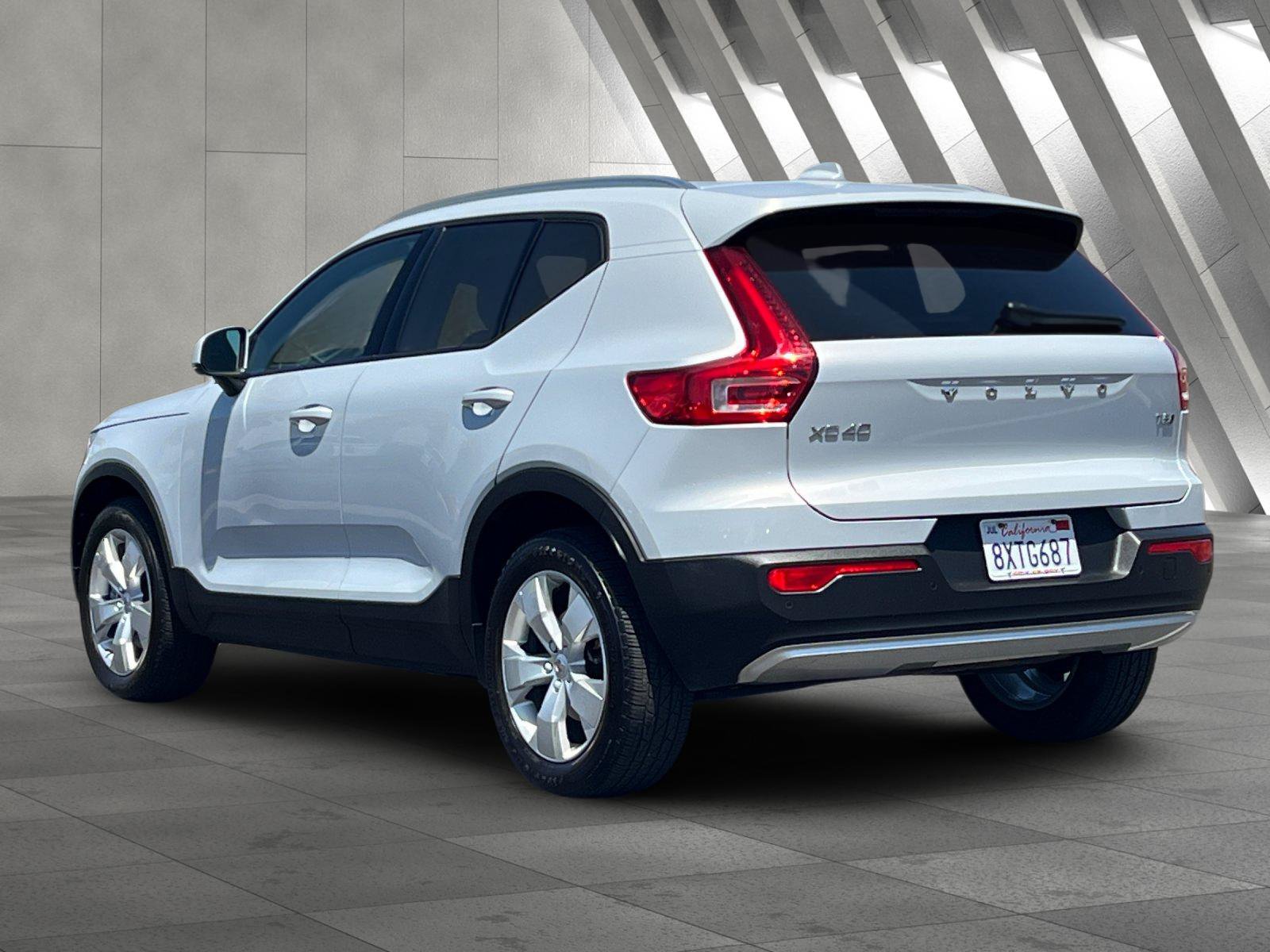 Used 2021 Volvo XC40 T5 Momentum AWD/4WD image 6