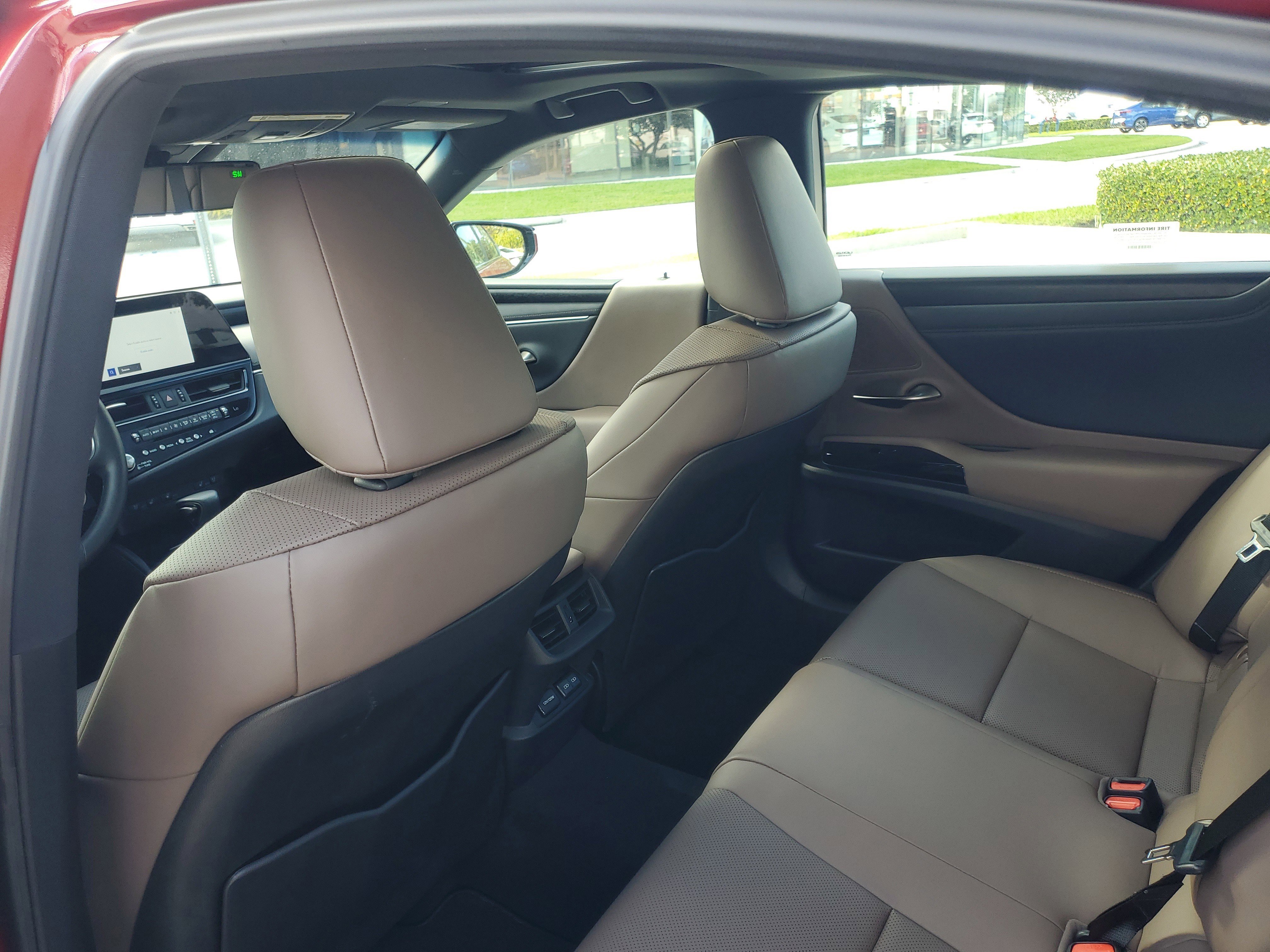 Used 2025 Lexus ES 350 w/ Premium Package image 17