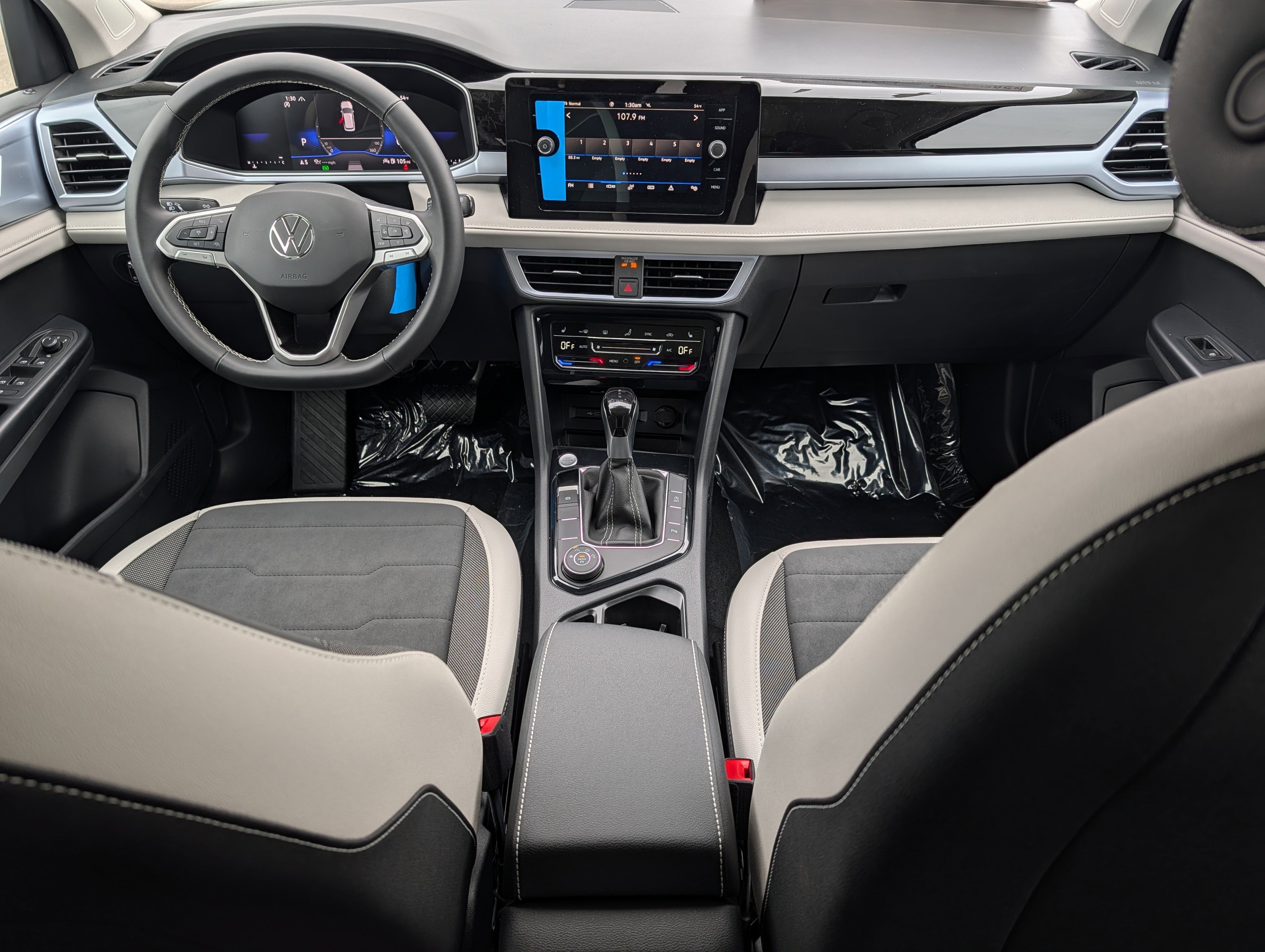New 2026 Volkswagen Taos SE image 8