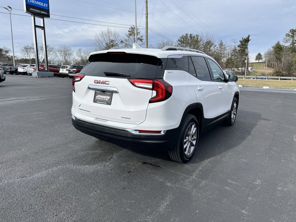 Used 2023 GMC Terrain SLT image 23