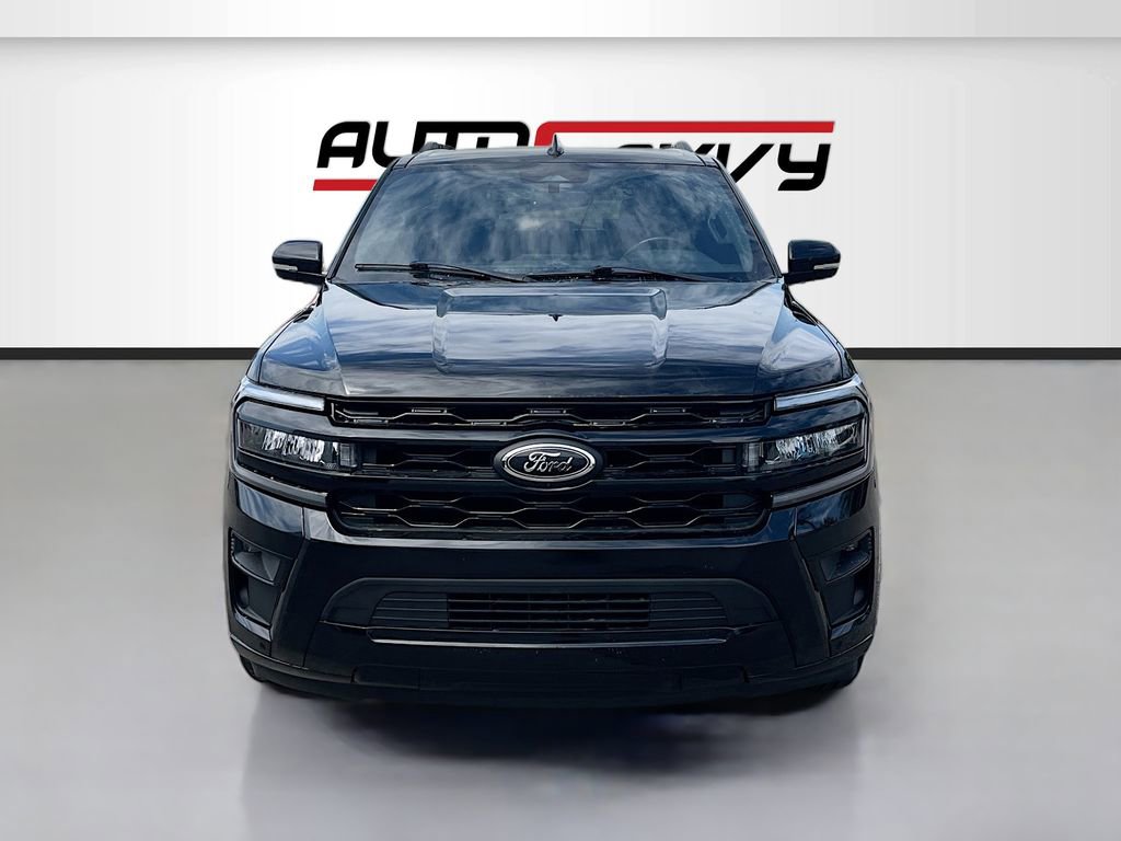 Used 2022 Ford Expedition Limited AWD/4WD image 2