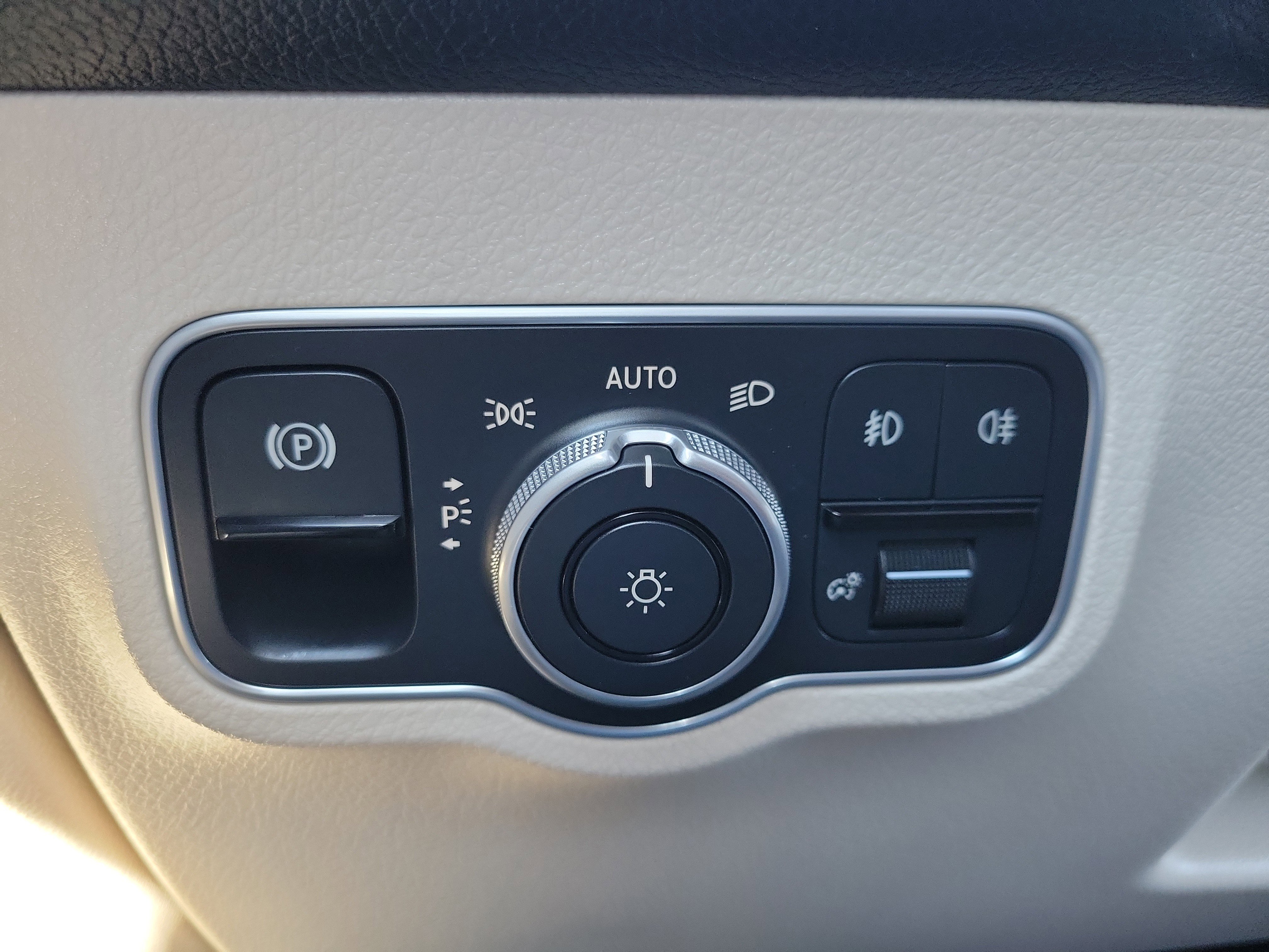 Used 2025 Mercedes-Benz GLB 250 image 27