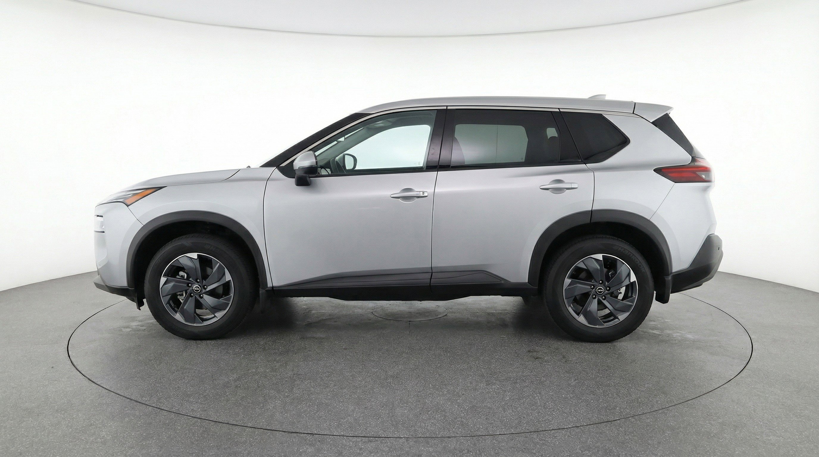 Used 2025 Nissan Rogue SV AWD/4WD image 5