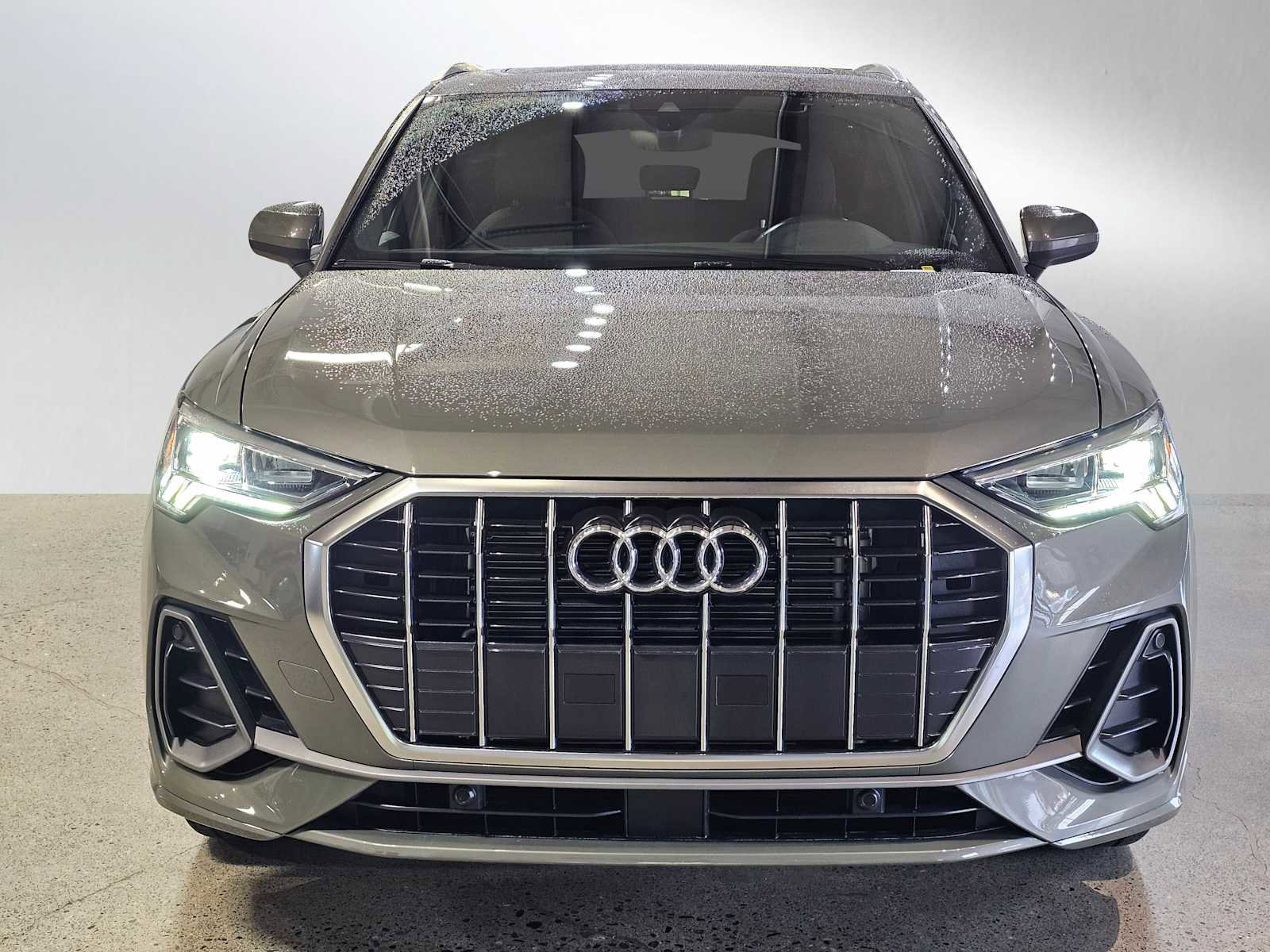 Used 2023 Audi Q3 2.0T Premium w/ Convenience Package image 2