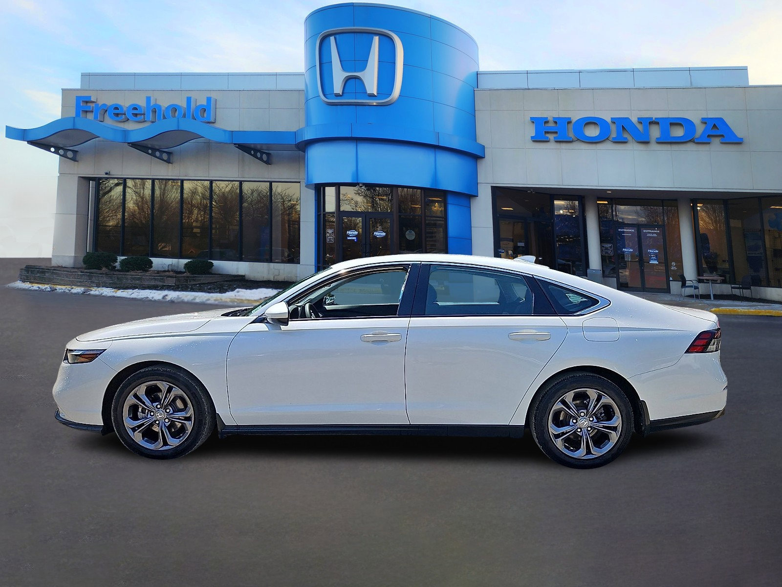 Used 2023 Honda Accord EX image 4