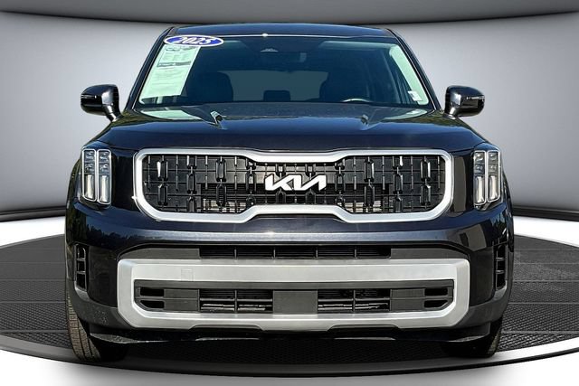 Used 2025 Kia Telluride LX FWD image 2