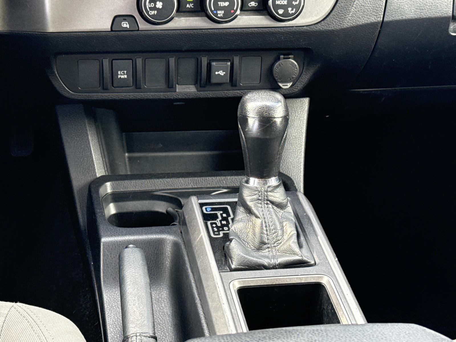 Used 2022 Toyota Tacoma SR5 RWD image 18