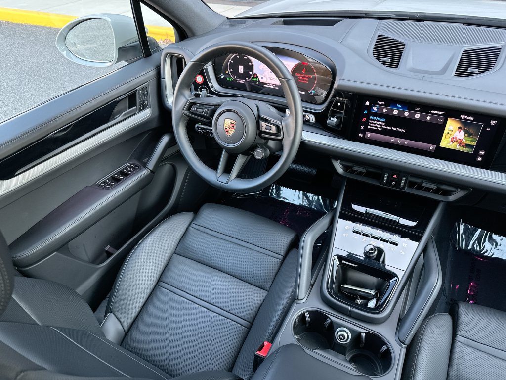 Certified 2025 Porsche Cayenne AWD/4WD image 25