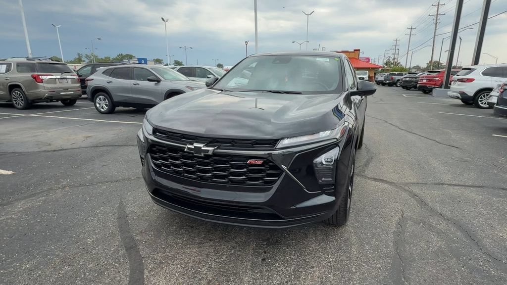 Used 2024 Chevrolet Trax RS w/ Driver Confidence Package FWD image 3
