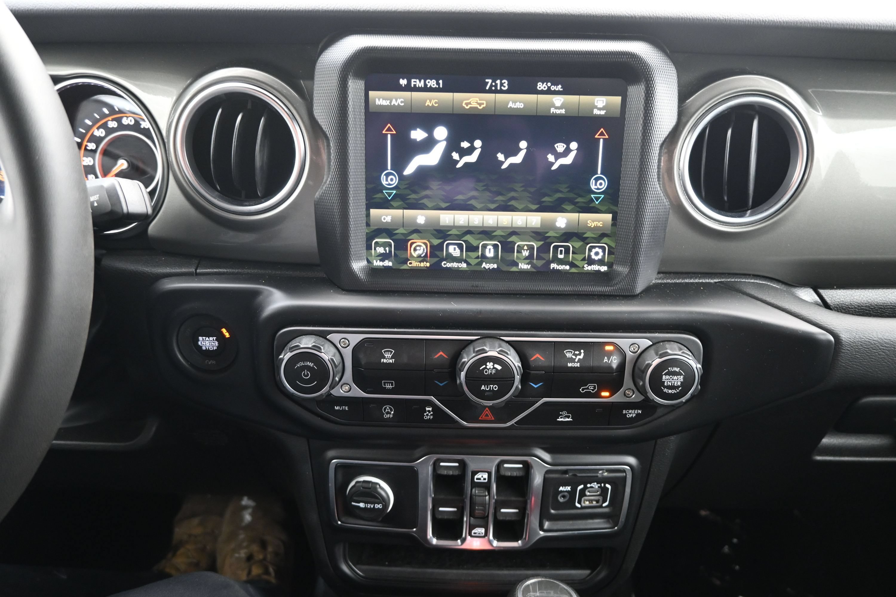 Used 2023 Jeep Gladiator Overland AWD/4WD image 17