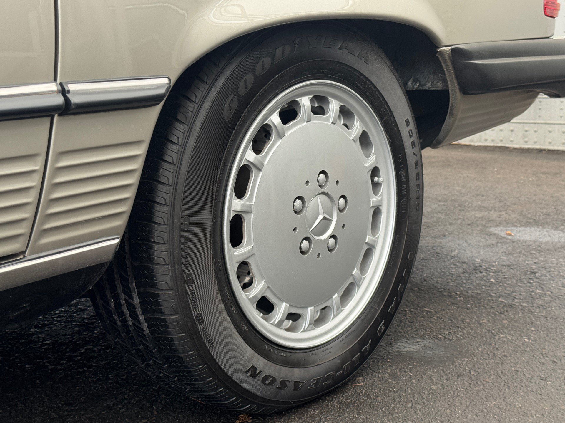 Used 1987 Mercedes-Benz 560 SL image 40