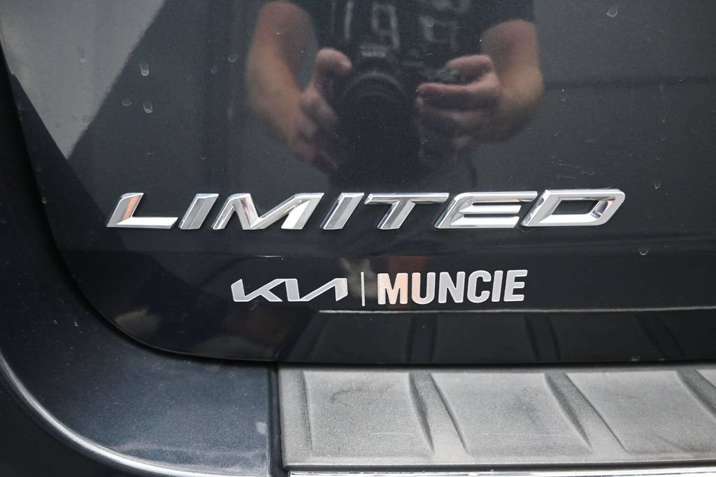 Used 2023 Ford Explorer Limited w/ Equipment Group 301A RWD image 10