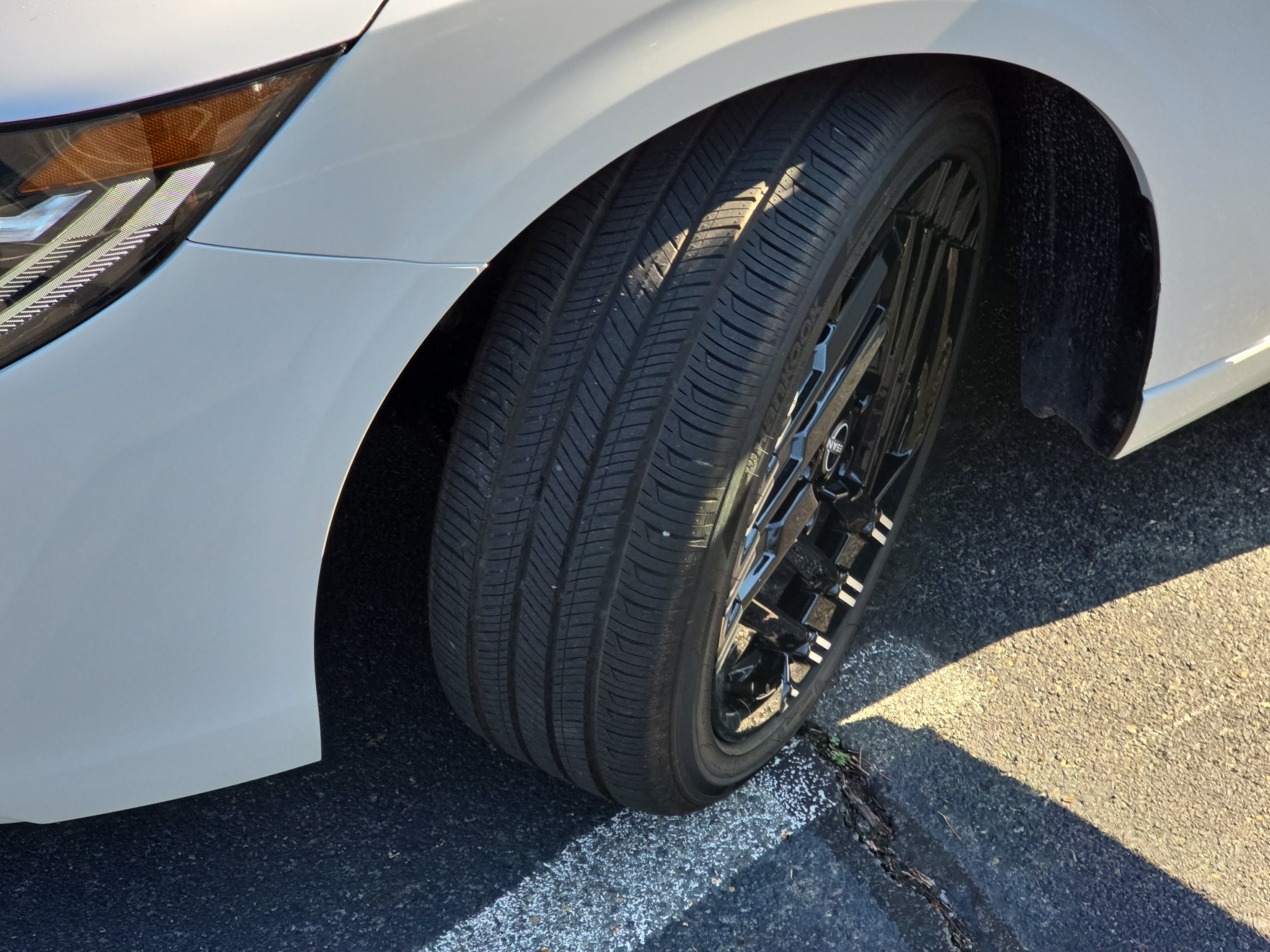 New 2027 Nissan Sentra SR w/ Floor Mat Package FWD image 32