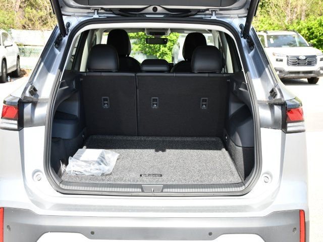 New 2026 Volkswagen Tiguan SE FWD image 23