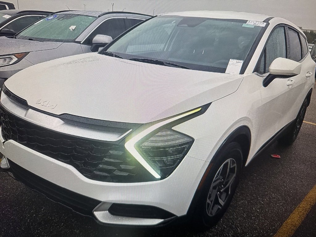 Used 2025 Kia Sportage LX image 1