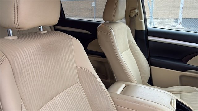 Used 2016 Toyota Highlander Plus image 33