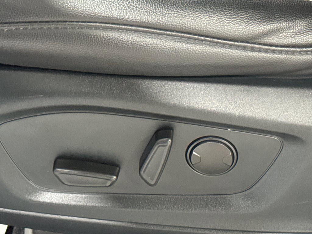 Used 2021 Ford Explorer XLT image 19