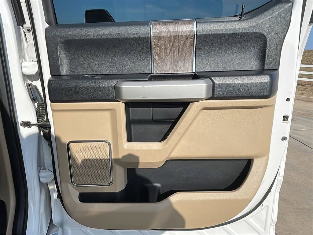 Used 2018 Ford F250 Lariat w/ Chrome Package image 13