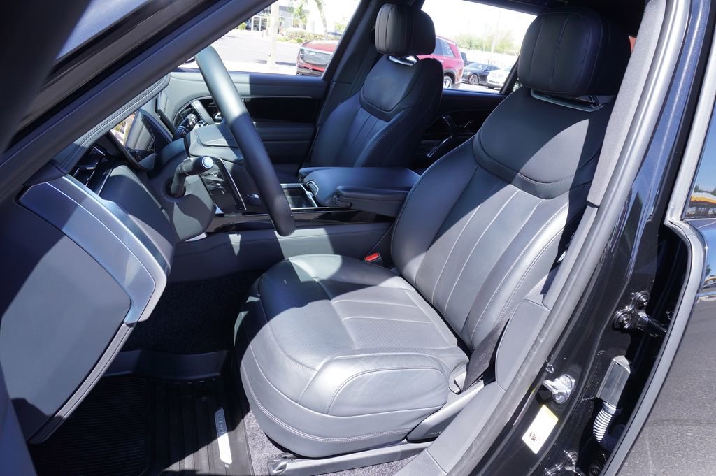 Used 2025 Land Rover Range Rover Long Wheelbase SE image 15
