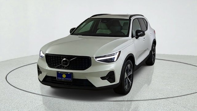 New 2026 Volvo XC40 B5 Plus w/ Protection Package Premier AWD/4WD image 2