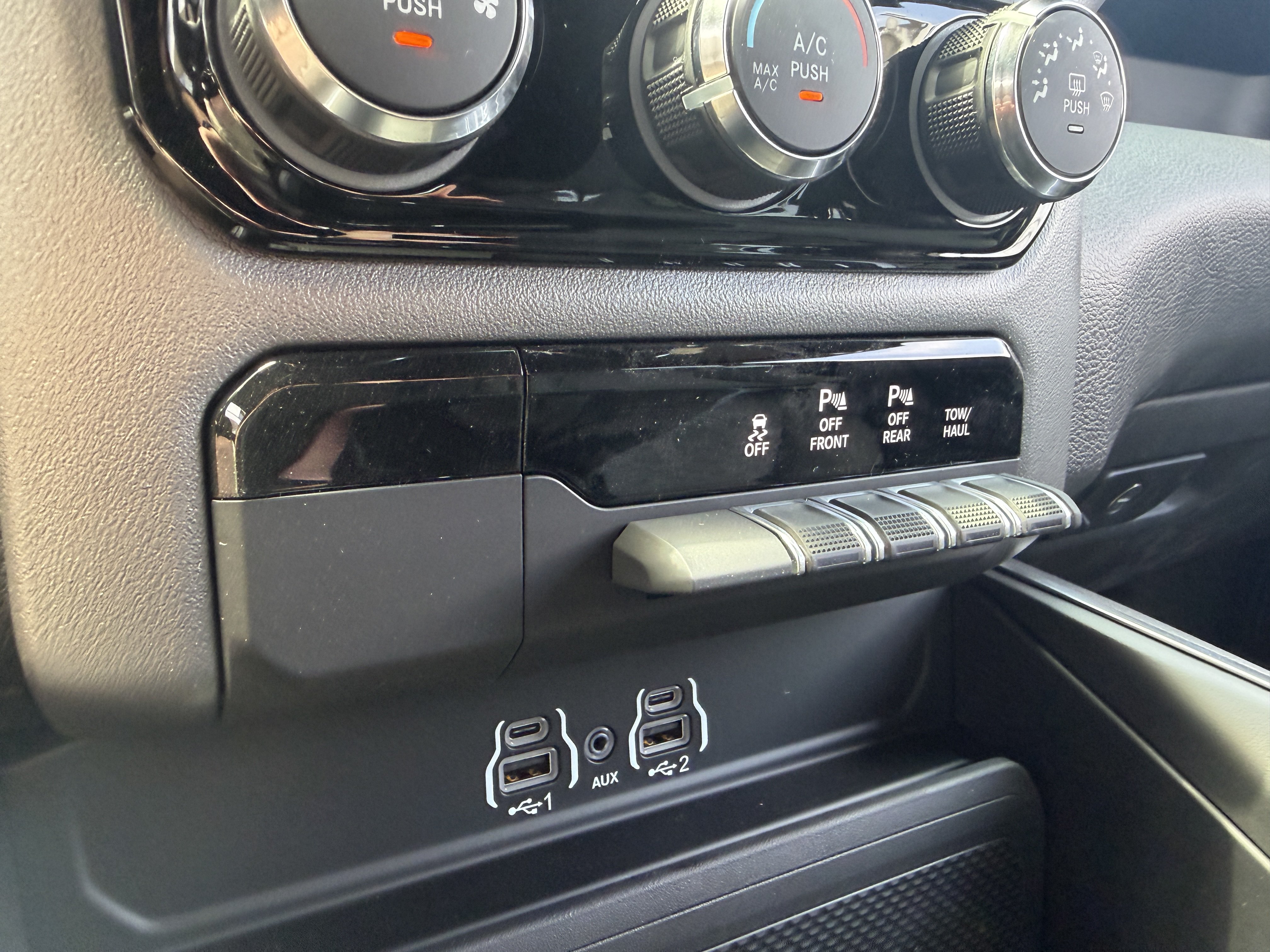New 2026 RAM 1500 Express AWD/4WD image 40