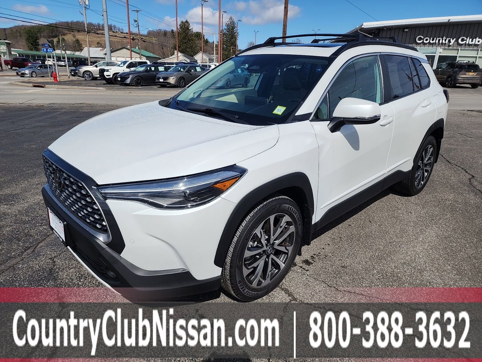 Used 2023 Toyota Corolla Cross XLE w/ Convenience Package image 4